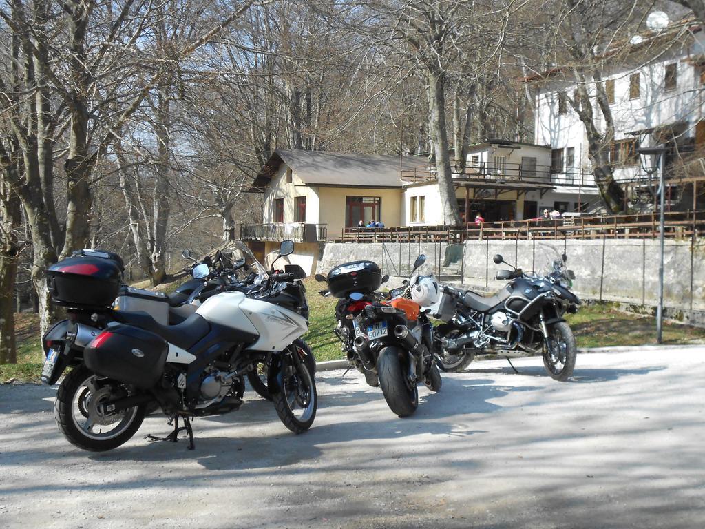 Albergo Ristorante Montecucco Da Tobia Sigillo エクステリア 写真