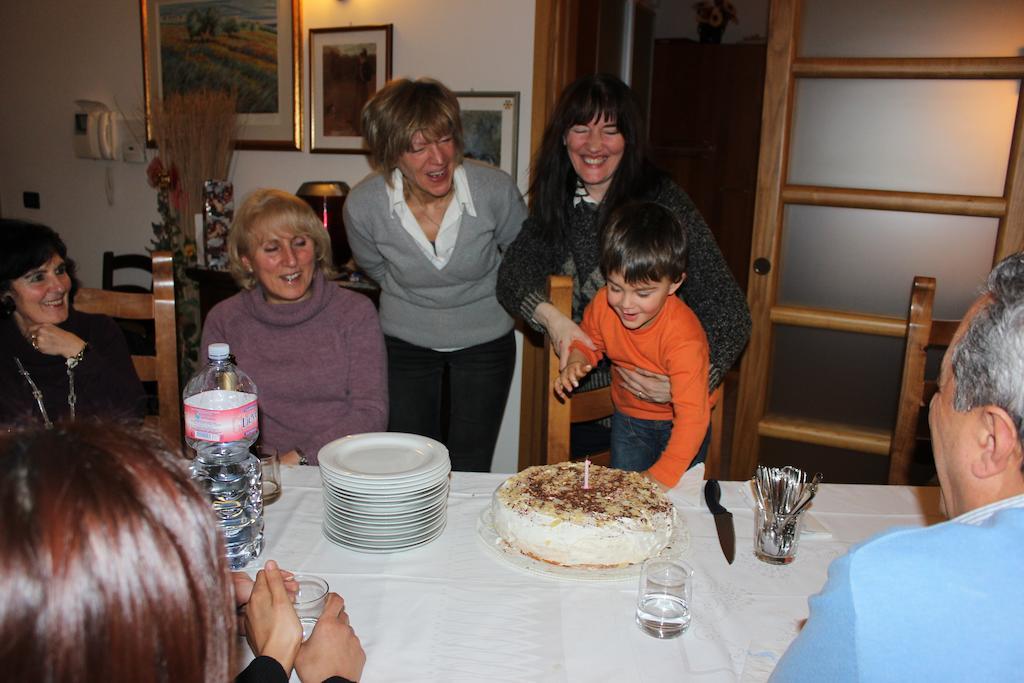 Albergo Ristorante Montecucco Da Tobia Sigillo エクステリア 写真