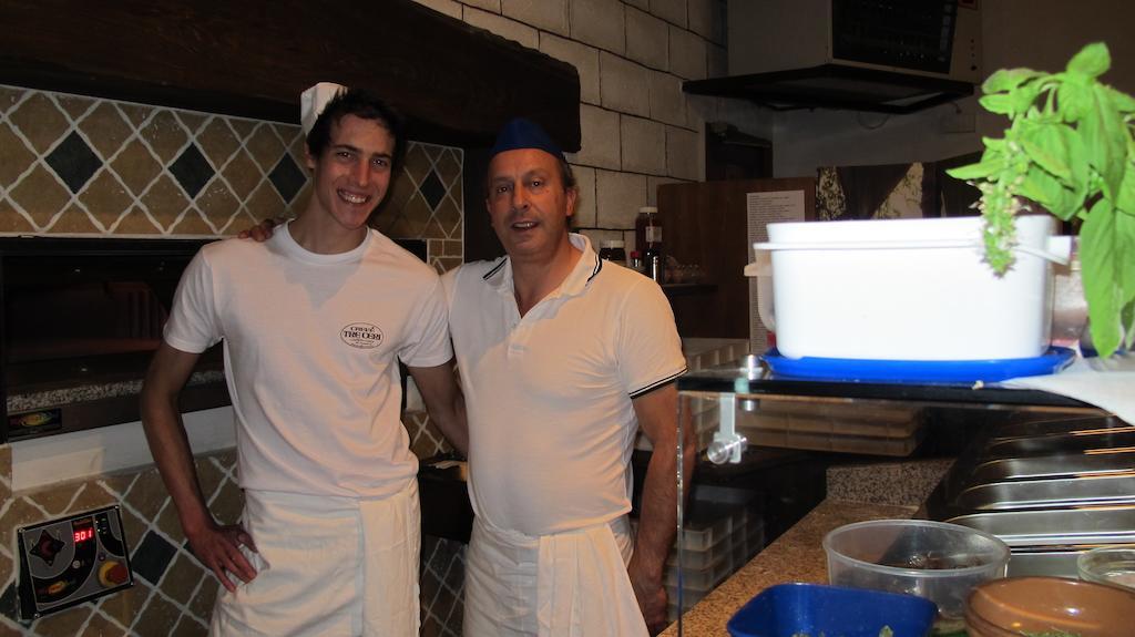 Albergo Ristorante Montecucco Da Tobia Sigillo エクステリア 写真
