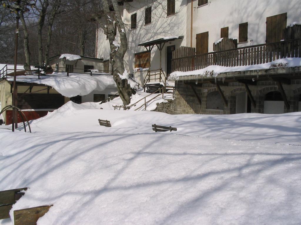Albergo Ristorante Montecucco Da Tobia Sigillo エクステリア 写真